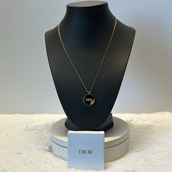 ❤️ Dior Perfumed Ceramic Medallion - Picture 3 of 11